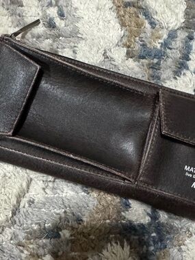 ✅🩷 $5 items for $25 Minimum. Matt Nat Men's Dark Brown Leather Travel Organizer